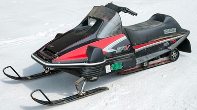 1983 Yamaha SRV Snowmobile. This Yamaha SRV is a vintage trail snowmobile featuring a distinct 