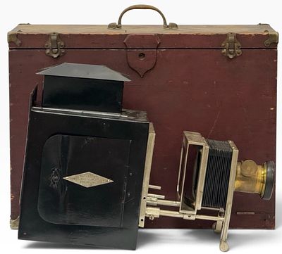 Antique Bellows-Style Magic Lantern/Slide Projector. This 19th-20th century slide projector 