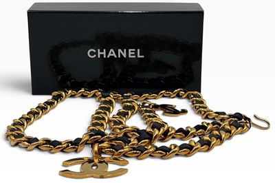 Vintage Chanel CC Chain Belt in Box. This vintage Chanel chain belt features a heavy 24k gold 