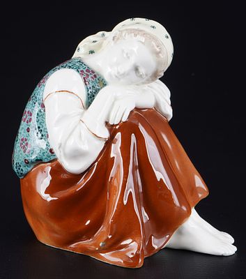 Friedrich GOLDSCHEIDER seated peasant girl around 1916 - J&aacute;nos PETRIDES, ceramic/majolica 
