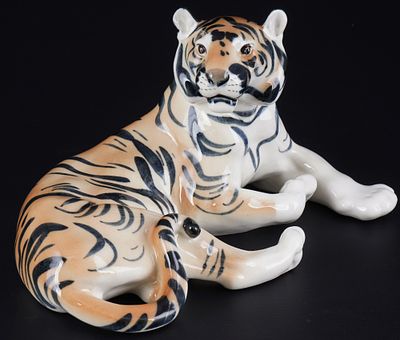 Lomonosov reclining tiger, porcelain, red company mark/USSR, reclining tiger, H 16 cm x W 29 cm 