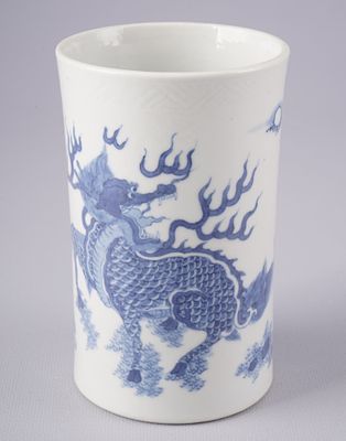 Blue and white brush cup / Bitong, China, transitional period around the 17th century. Porcelain 