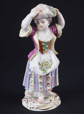 Meissen Gardener's Child girl with bundle 1st choice - J.J. KAENDLER,. porcelain, blue sword 