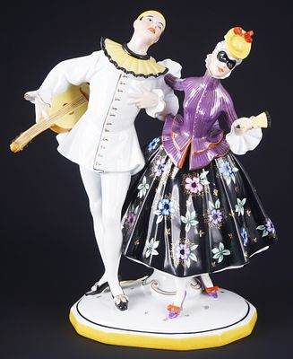 Fraureuth Commedia dell'Arte large group of figures Brighella and Columbine,. porcelain, green 