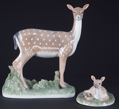 Royal Copenhagen fallow deer doe with fawn - Knud KYHN,. porcelain, Denmark, with green company 