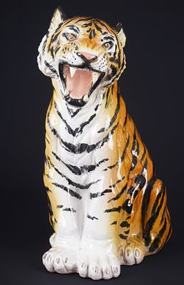 Italy great roaring tiger,. ceramic, Italy, H 42.5 cm x W 21 cm x D 24 cm, touch-up on a canine tooth