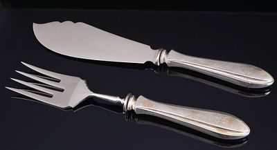 800 Silber gro&szlig;es Fisch - Tranchierbesteck, 
Silber, 800/1000, gestempelt 800 + Halbmond u. 