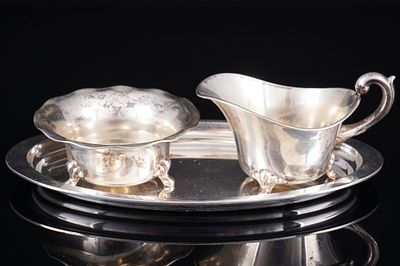 800 / 835 Silber Menage mit Milchkanne und Zuckerdose auf Tablett - u.a. L&auml;ger & Co Hanau,. 800 