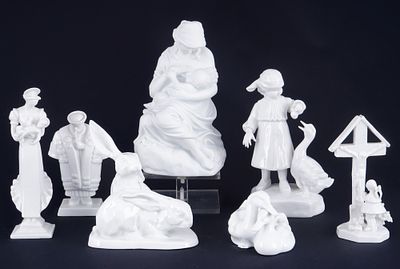 Herend Wei&szlig; 7 Figuren, 
Porzellan, Ungarn 20. Jahrhundert, blaue Firmenmarke, 1x Stillende 