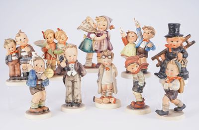 Hummel / Goebel 10 Kinder, 
Porzellan, blaue Firmenmarke, Entwurf nach Maria Innocentia HUMMEL 