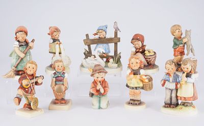 Hummel / Goebel 10 Kinder, 
Porzellan, blaue Firmenmarke, Entwurf nach Maria Innocentia HUMMEL 