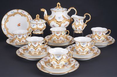 Meissen B-Form Streubl&uuml;mchen Teeservice f&uuml;r 6 Personen, 
Porzellan, blaue Schwertermarke 1. und 