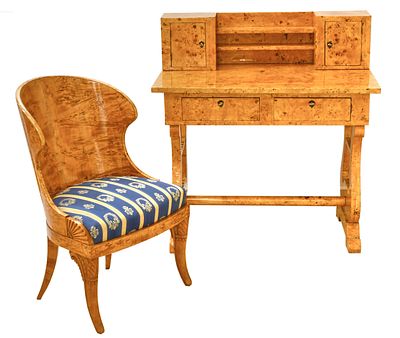 Стол и кресло. Кап тополя, Россия, 1810-е годы 
Стол 102х97х59 см 
Кресло 87х58х46 см