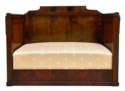 Диван. Красное дерево, конец XVIII - начало XIX века. 
124 х93х65, глубина 114х65 см