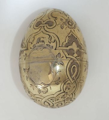 Яйцо-шкатулка пасхальное &laquo;Христос Воскресе&raquo; с цветочным декором. Белый металл, литьё, чеканка 