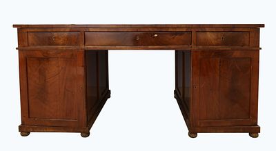 Стол письменный на тумбах. Красное дерево, сукно, Россия, I-я половина XIX века. 
79х160x85 см.