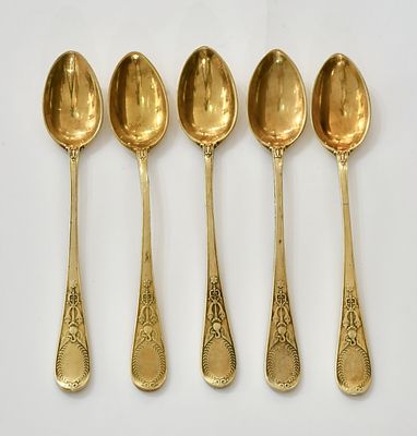 Фирма Карла Фаберже Поставщика Высочайшего двора-? (под вопросом). Пять десертных ложек. 
Белый 