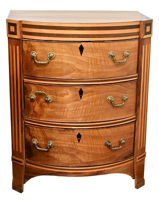 Комод. Розовое дерево, паркетри; 
бронза, литьё, XIX век, 82х64х46 см. 
Без ключей.