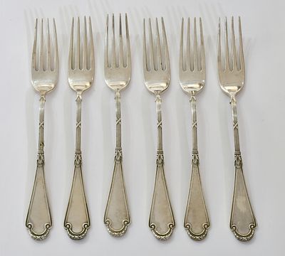 Фирма Карла Фаберже Поставщика Высочайшего двора-? (под вопросом). Шесть столовых вилок. 
Белый 