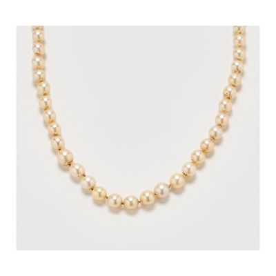Collar de perlas cultivadas en degradé de 9-6 mm. con cierre en oro, vistas en platino, cabujón 