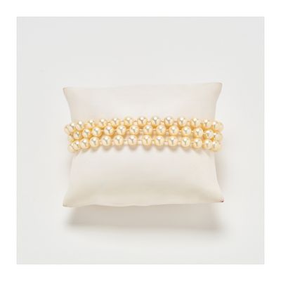 Pulsera de tres tiras de perlas cultivadas de 6 mm. con cierre en oro blanco mate y brillo y 
