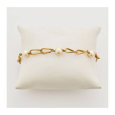 Pulsera en oro mate con pareja de eslabones y perlas cultivadas de 8 mm. alternados. Peso 