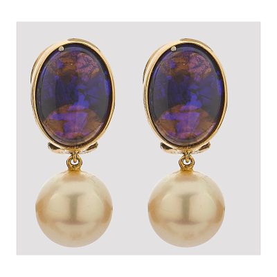 Pendientes en oro con piedra ornamental talla oval en tonalidad azul de 12 x 9 mm. engastada en 