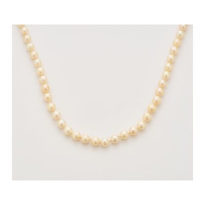 Collar de un hilo de perlas cultivadas de 7-8 mm. con cierre diseño flor en oro matizado perla 