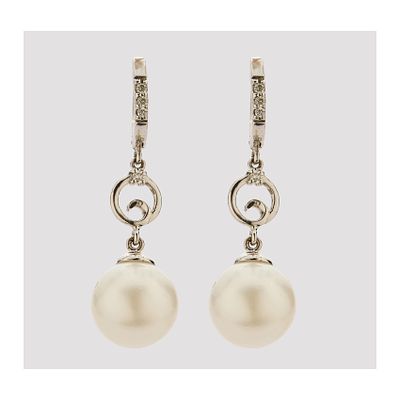 Pendientes largos en oro blanco con criolla y círculo calado de diamantes talla brillante 