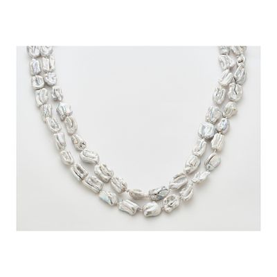 Collar de perlas cultivadas barrocas grises de 17-13 mm a 22-17 mm. Sin cierre. Long.: 154 cm.