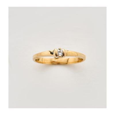 Sortija solitario en oro con diamante talla brillante engastado en garras. Peso diamante: 0,05