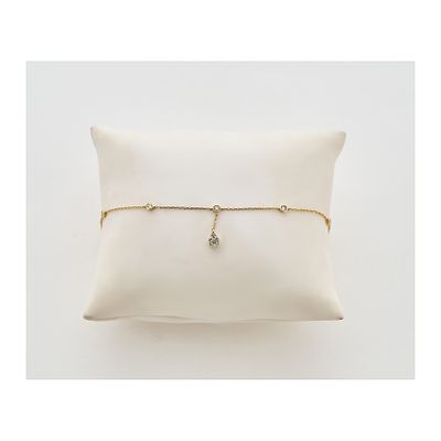 Tobillera en oro con chatones y lágrima colgante de diamantes talla brillante. Peso diamantes: