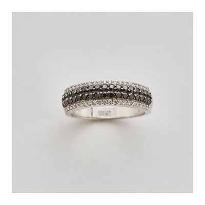 Sortija en oro 14K con bandas de diamantes blancos y negros. Peso diamantes: 0,70 ct. aprox.
