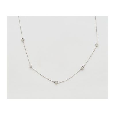 Gargantilla de cadena forjada en oro blanco con chatones de diamantes talla brillante