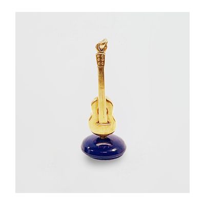Colgante diseño guitarra en oro con base circular en resina azul, 3,3 cm. Peso total: 1,7 gr.