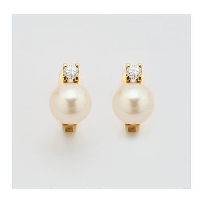 Pendientes tu y yo en oro con perla cultivada de 9,5 mm. y diamante talla brillante engastado 