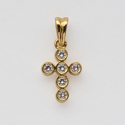 Cruz en oro con diamantes talla brillante engastados en chat&oacute;n. 2,1 x 1 cm. Peso diamantes: 0 