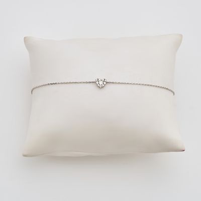 Pulsera en oro blanco con motivo central dise&ntilde;o coraz&oacute;n de diamantes talla brillante. Long.: 16 cm.