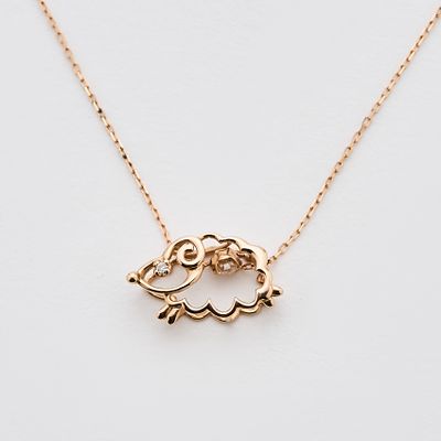 Gargantilla con motivo calado dise&ntilde;o oveja en oro rosa con dos diamantes talla brillante. Peso 