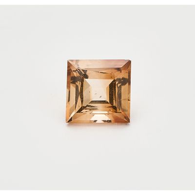 Topacio imperial talla carr&eacute; de 9 x 9 x 6 mm. Peso: 5,2 ct. aprox.