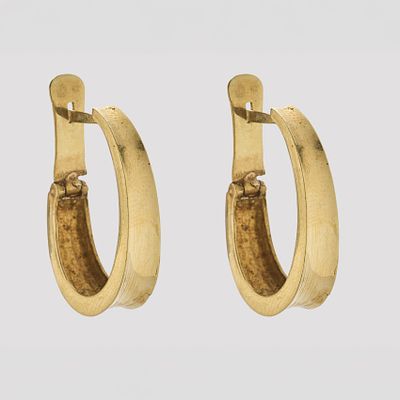 Pendientes criolla dise&ntilde;o oval en oro. Peso total: 5,2 gr.