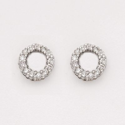 Pendientes dise&ntilde;o c&iacute;rculo calado en oro blanco con diamantes talla brillante engastados en 