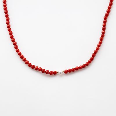 Collar de cuentas de coral rojo del Mediterraneo de 4 mm. con perla cultivada de agua dulce de 