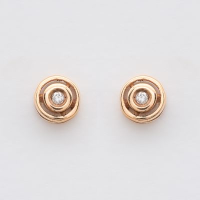 Pendientes en oro rosa con diamante talla brillante engastados en chat&oacute;n. Peso diamantes: 0,04 