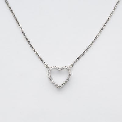 Gargantilla con motivo dise&ntilde;o coraz&oacute;n en oro blanco con diamantes talla brillante engastados en 