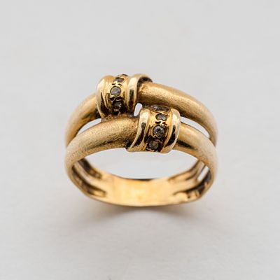 Sortija dise&ntilde;o doble aro en oro y circonitas. Peso total: 3 gr. Medida: N&ordm; 11.
