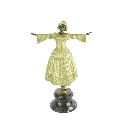 Escuela europea, ppios. del s.XX. Bailarina. Escultura en bronce patinado y dorado sobre peana 