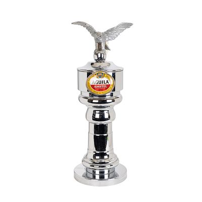 Surtidor de cerveza &laquo;El Aguila&raquo; en metal plateado. Placa frontal en pocelana esmaltada. 56 x 28 