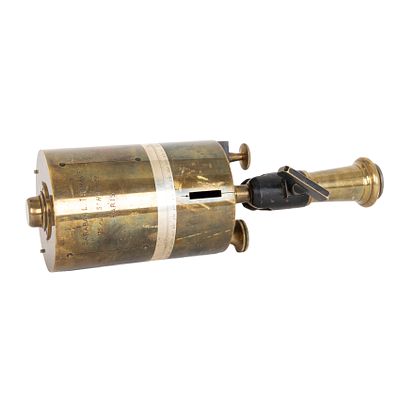 Pant&oacute;metro de topograf&iacute;a franc&eacute;s en lat&oacute;n dorado de la manufactura Braban L. Thomas, Par&iacute;s 