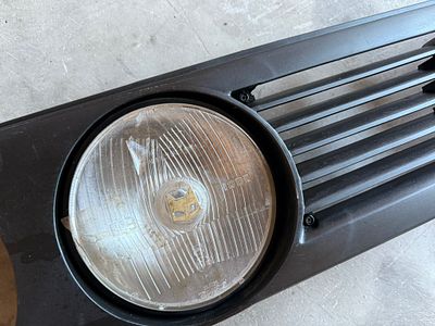 VOLKSWAGEN GOLF SECOND SERIES - GRILLE WITH HEADLIGHTS. Beautiful grille with headlights from 